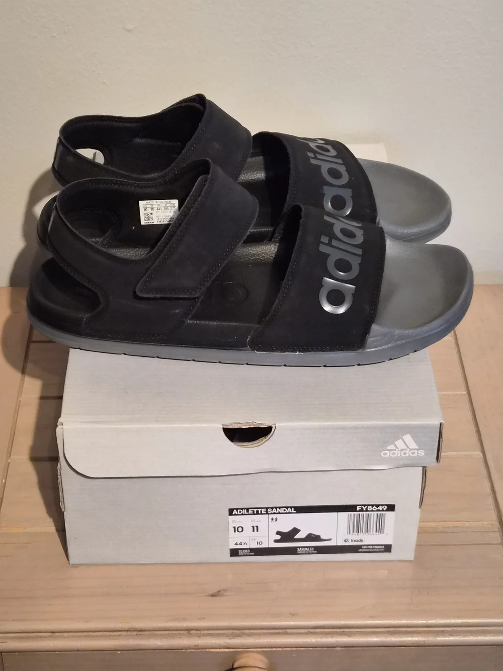 Adidas MENS Size 10 Black & Gray Strap Slide Sandals